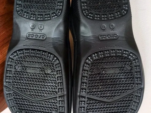 Crocs "On The Clock" Black Work Shoes M9 W11 Crocs Lock Slip Resistant Clogs - Image 11