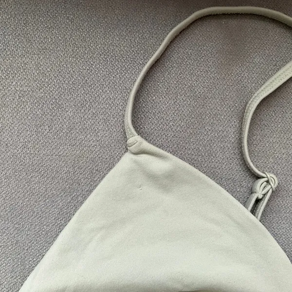 Alo Yoga Alo Yoga Splendor Bra Candy Limestone/Black S - Image 3