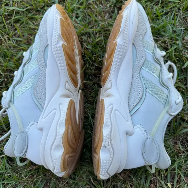 Adidas Ozweego Women’s 8.5 Off White Linen Green Gum Sneakers Running Shoes - Image 8