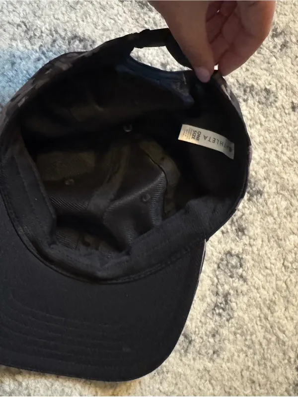 Athleta Black One Size Hat with White Label - Image 3