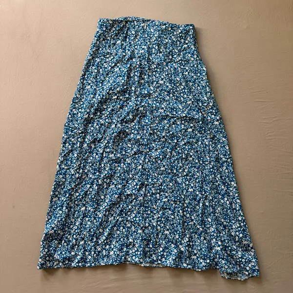 Shein ditsy floral crepe midi skirt - Image 2
