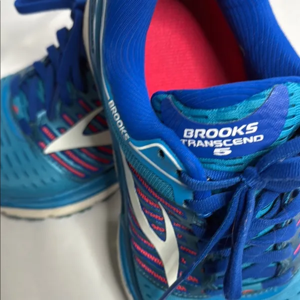 Brooks Transcend 5 Blue Athletic Shoes - Image 8