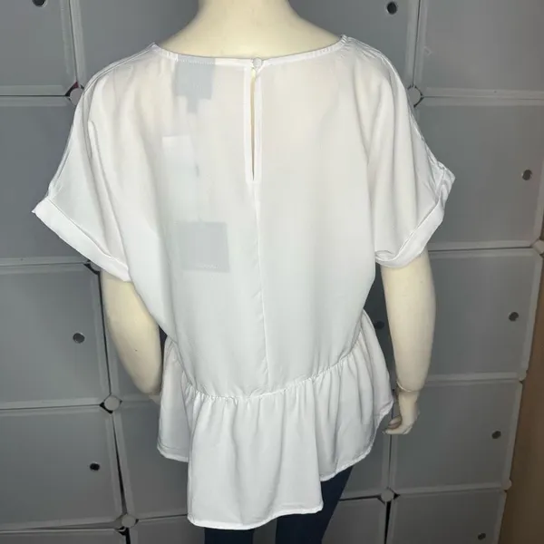 Bobeau Solid V-Neck Ruffle Hem Blouse Size Medium - Image 3