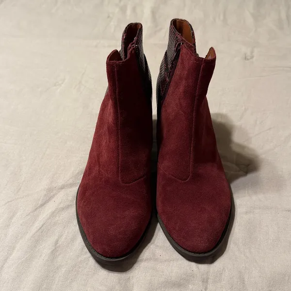 Vionic Burgundy Suede Snake Skin Block‎ Heel Bootie B37 - Image 4