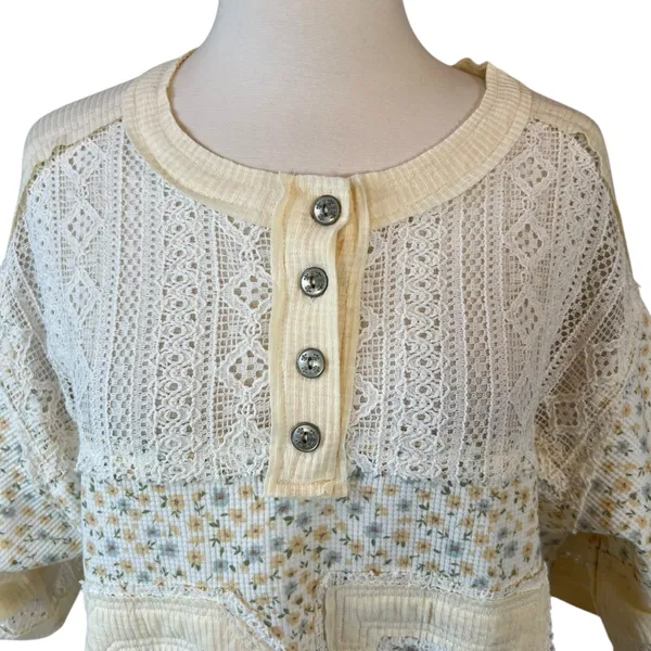 POL Number Floral Crochet Button Detail Half Sleeve Top - Image 3