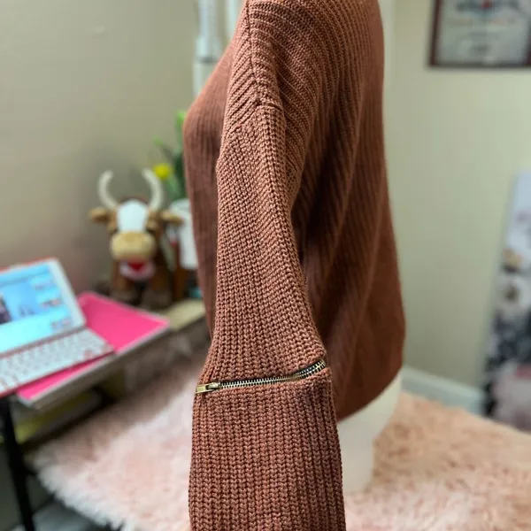 Windsor Brown sweater - Image 5