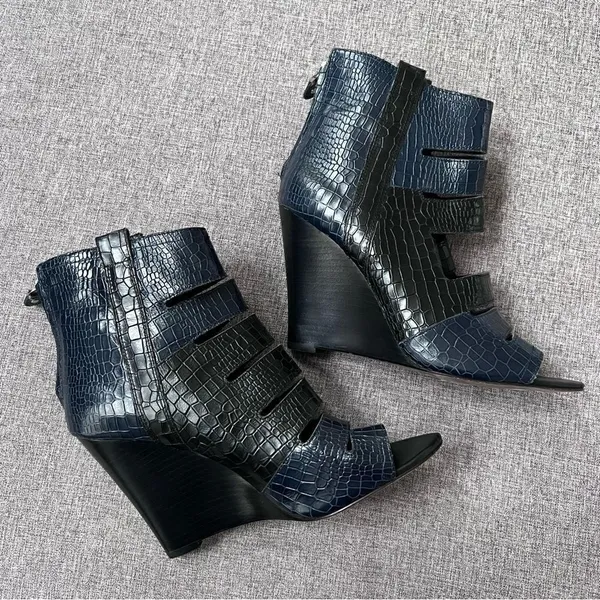 Rebecca Minkoff Sonny Embossed Peep Toe Wedge Booties Size 9 Navy Blue Black - Image 3