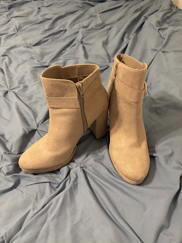 Lauren Conrad heel boots - Image 3