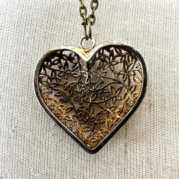 Filigree gold tone Heart Pendant Necklace - Image 6