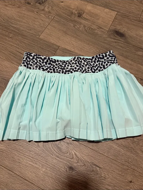 Lululemon Pleated Mint Skort with Leopard Waistband size 6 - Image 2