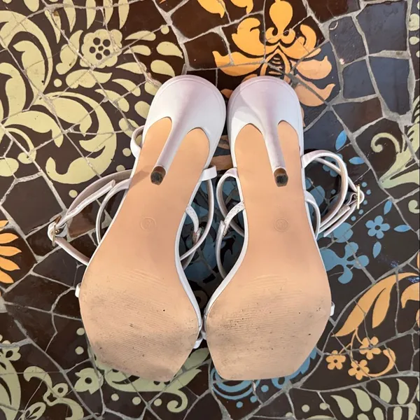 X2B White Strappy Stiletto Sandals Sz: 8 - Image 6