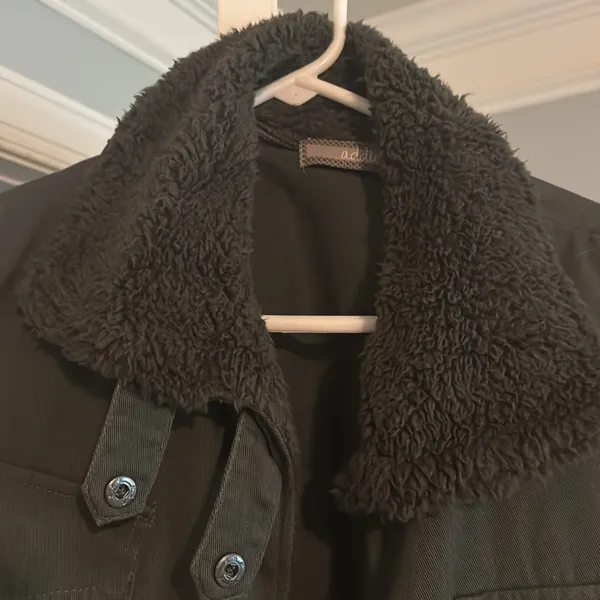 Women’s size medium olive green jacket - Image 3