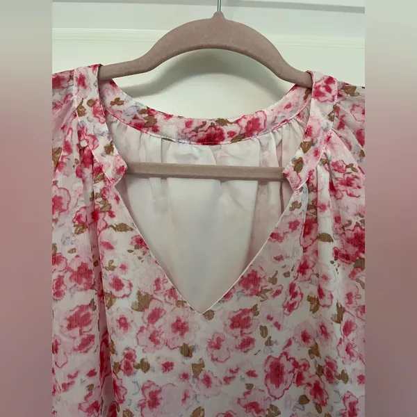 Pink Floral Short Sleeved V Neck Blouse Size L - Image 4