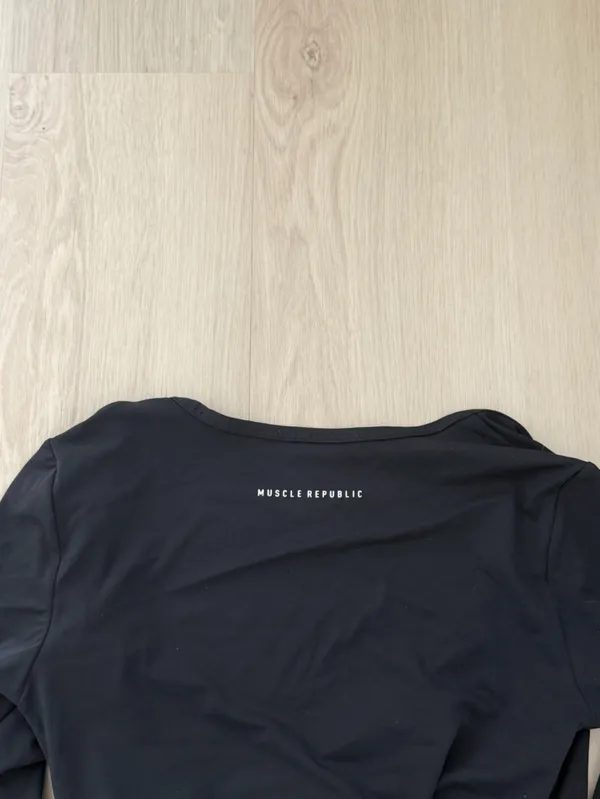 Muscle Republic Wrap Long Sleeve - Black - Medium - Image 2