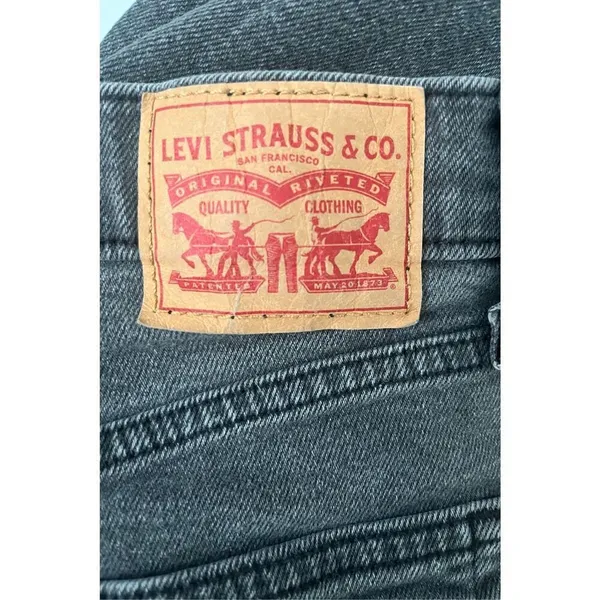 Levi’s Gray Wash High Waisted‎ Mom Jeans 27 - Image 4