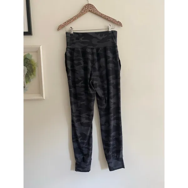 ATHLETA Salutation Black Camo Joggers Size Medium - Image 6