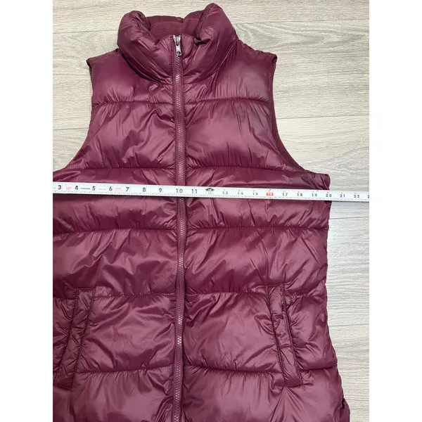 Old Navy‎ Womens M Tall Puffer Vest Burgundy Fleece Lined Quilted Mock Neck - Image 5