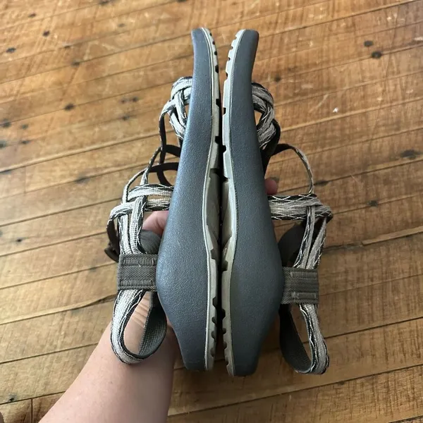 Chacos strappy black & gray W8 gorpcore hiking sandals - Image 6