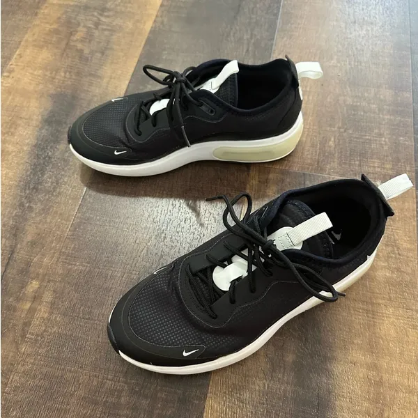 Nike Air Max Motion 2 Sneakers Black White Women’s Size 7 Running Shoes - Image 5