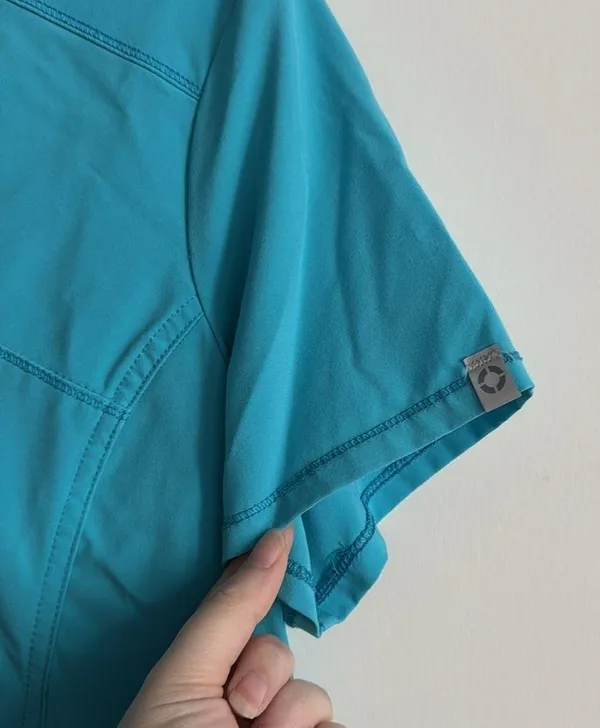 Cherokee Infinity Scrub Top Size M - Image 4