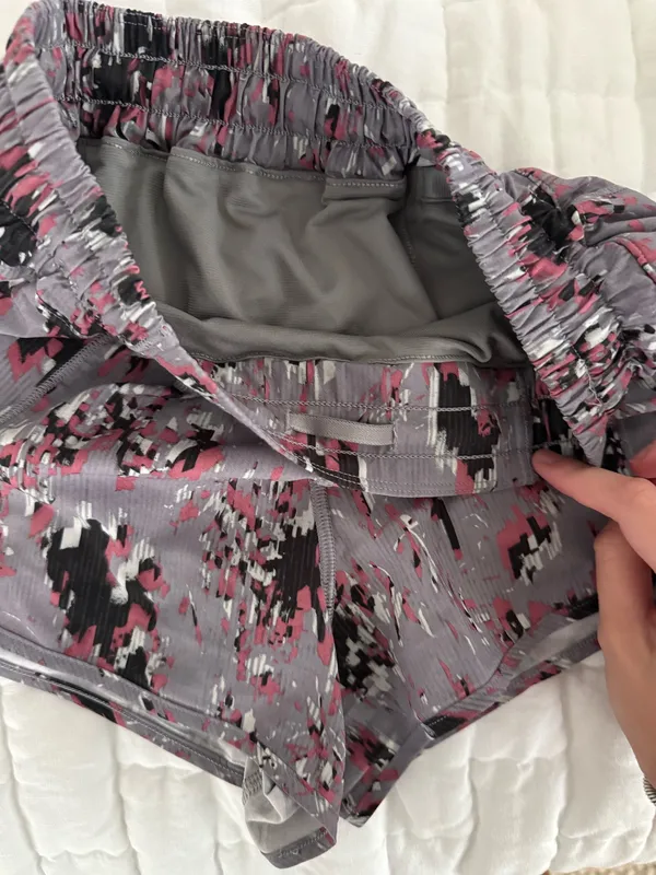 Lululemon Shorts Hotty Hot 2.5" - Image 3