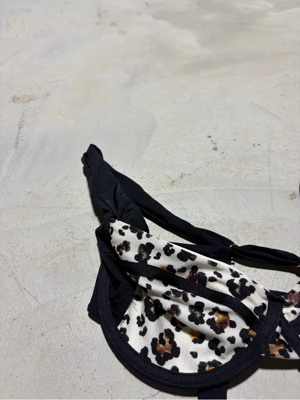 Beach bunny Women's cheetah Print Bikini Top large - Image 5