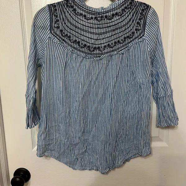 Abercrombie‎ & fitch striped embroidered top small - Image 4