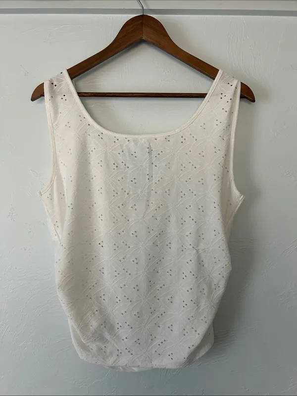 Stretchy Cream Eyelet Tie-Front Tank Top - Image 2