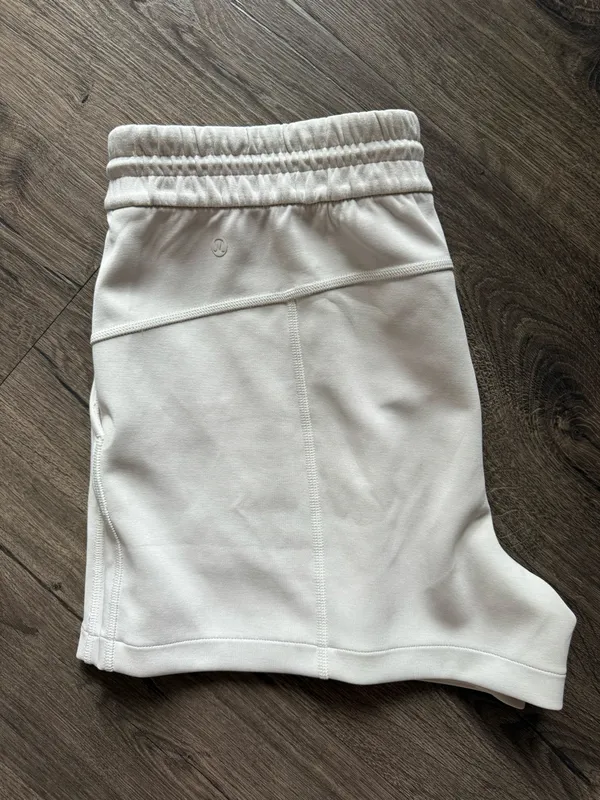 Lululemon Softstreme Shorts 4" - Image 6