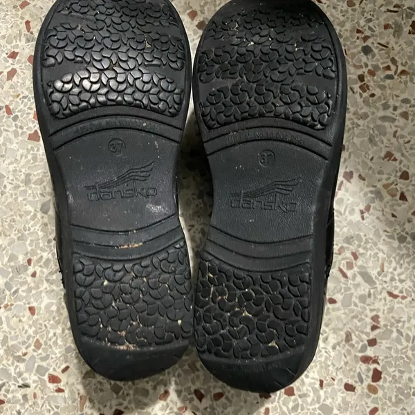 Dansko XP black clogs size 6 - Image 10