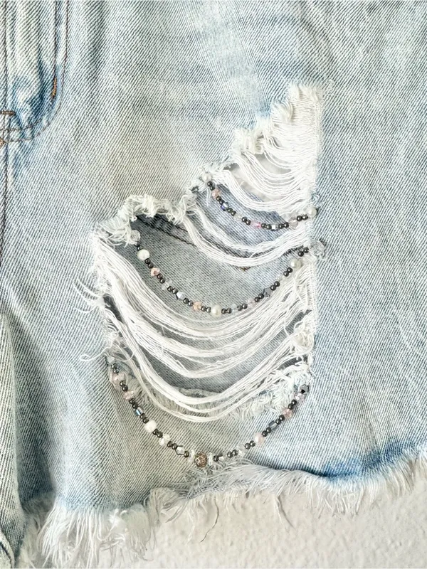 S.O.N.G Light Wash Denim Jean Beaded Shorts Size 32 - Image 3