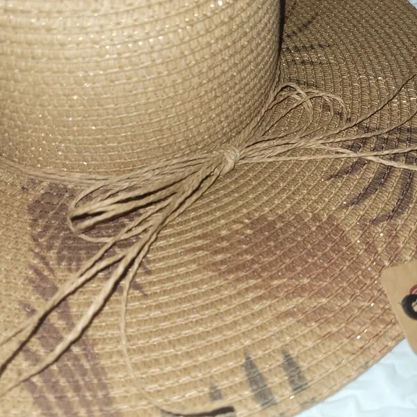 Wide-brimmed beach or field hat. Made mainly of straw. - Image 7