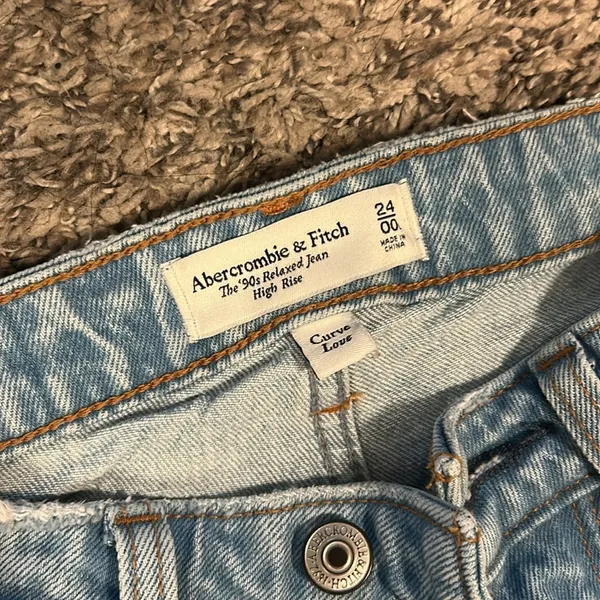 Abercrombie & Fitch 90’s relaxed Jean high rise Jeans Distressed - Image 4