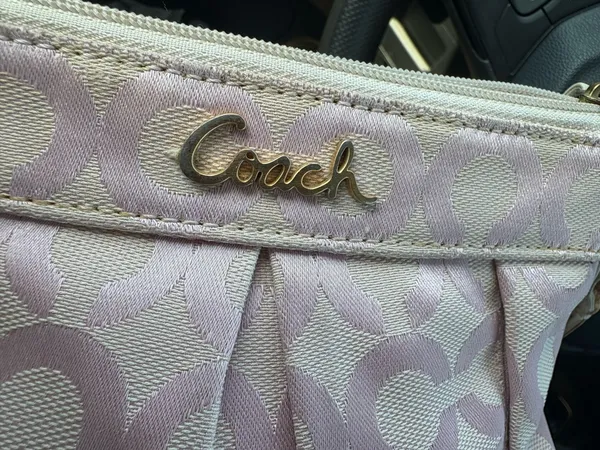 Coach Purse Crossbody Pink - Image 6