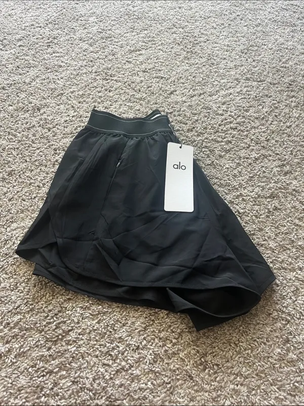 ALO Yoga Women's NWT Match Point Shorts - Image 3
