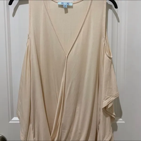 She + Sky Cold Shoulder Top Size S - Image 3