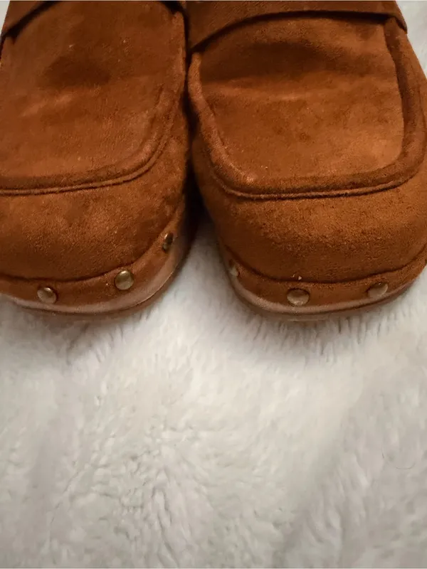 Natural Reflections Chestnut Suede Shearling-Lined Womens Mule Clogs - Image 2