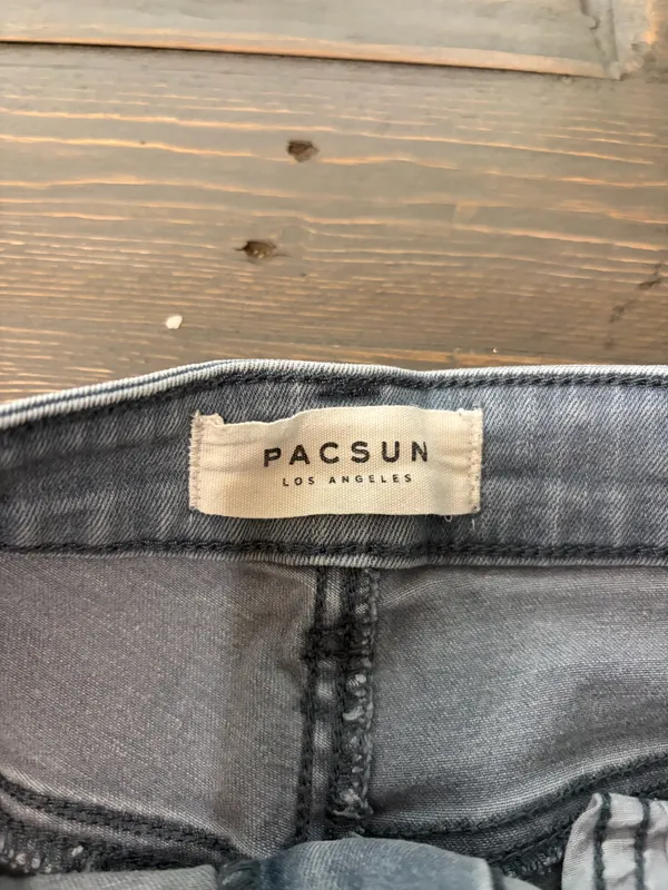 PacSun Bullhead Women’s Distressed Denim Shorts Size 26 Light Wash Cuffed - Image 4