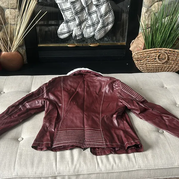 Beulah Style Maroon Vegan Leather‎ Jacket W/ Fur Trim Size Medium - Image 10