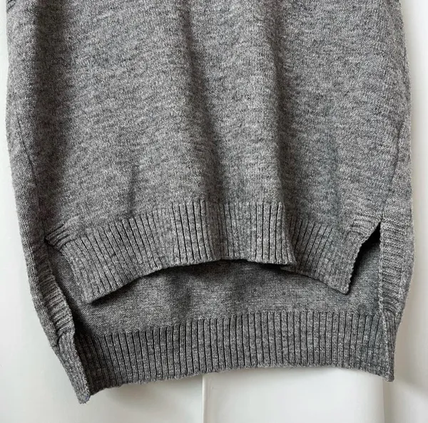 SheIn New  Solid Gray Oversized V-Neck Layering Sweater Vest Size Medium - Image 4
