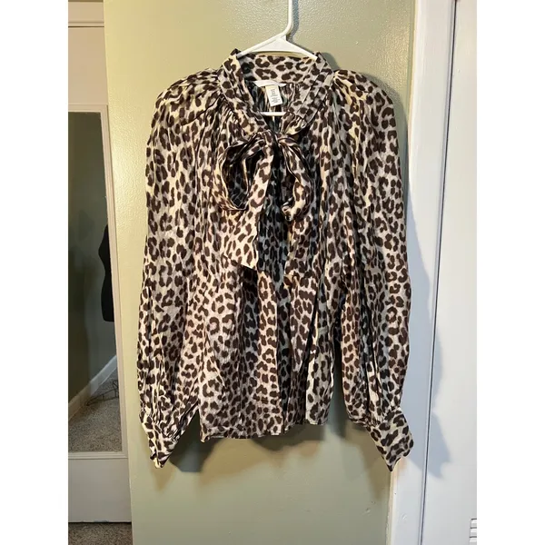 H&M Women's Size Medium Tie-Neck Blouse Light Beige Leopard Print Long Sleeve - Image 2