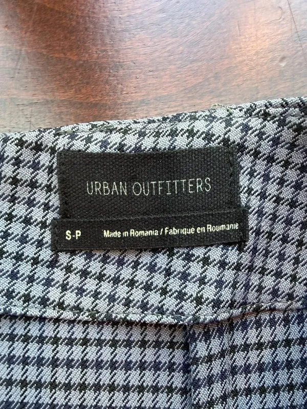 URBAN OUTFITTERS Houndstooth Check Plaid Stretch Mini Skirt Size Small - Image 9