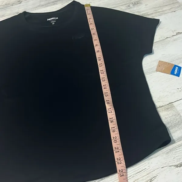 Hoka Lifestyle Tee Size M NWT - Image 10