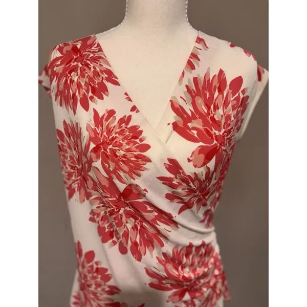 Ann Taylor Women's Sz Med Red White Floral Print Short Sleeve Draped V-Neck Top - Image 5