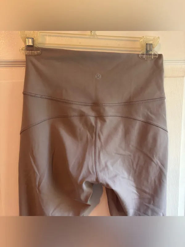 Lululemon In Movement Crop 23” Everlux Dark Chrome Size 6 - Image 8