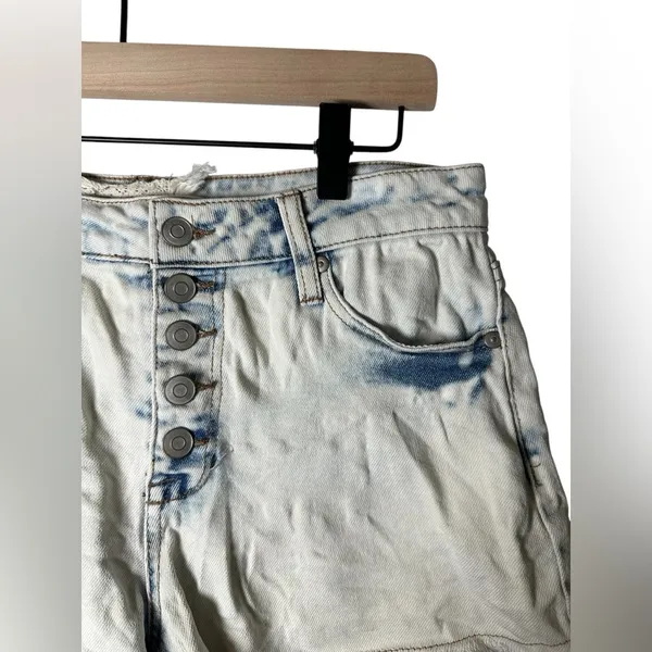 Altar’d State Women’s Button Fly Frayed Hem‎ Denim Shorts Size 26/3 Acid Wash - Image 3