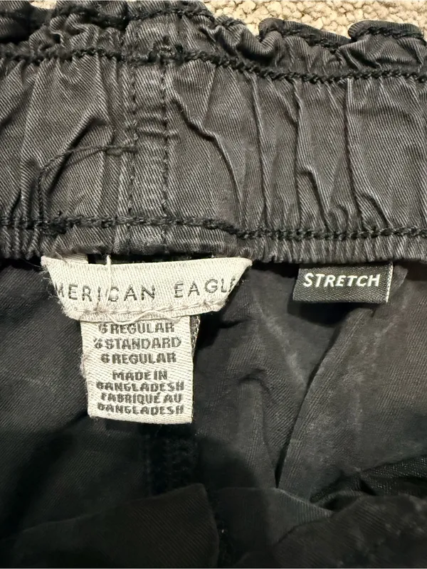 American Eagle Vintage Grey Elastic Waist Cargo Pants Size 6 - Image 4