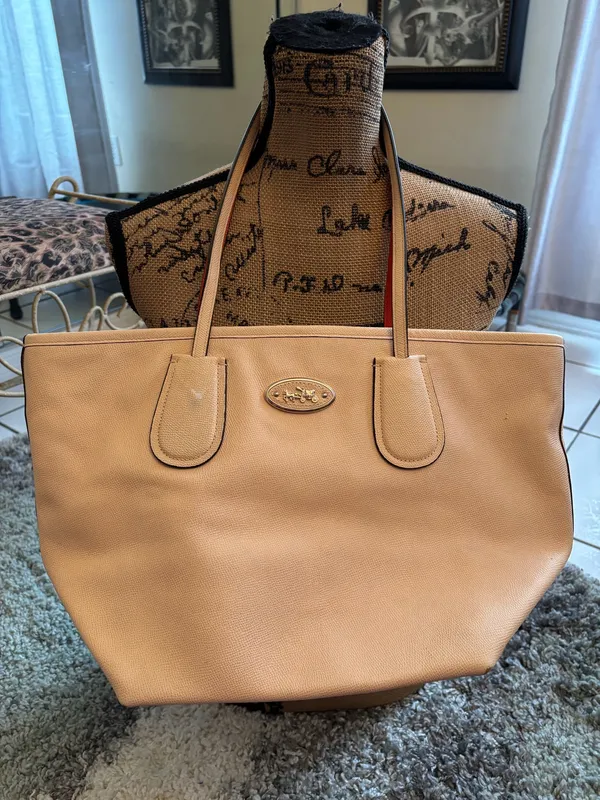 Coach Beautiful light peach handbag 🩷🩷 - Image 2