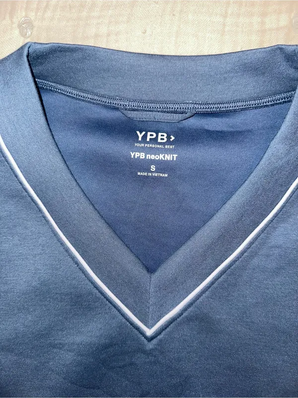 Abercrombie & Fitch Women’s YPB neoKNIT V-Neck size S - Image 4