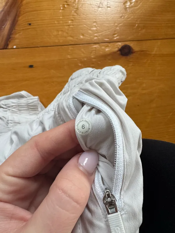 Lululemon Hotty Hot Shorts 2.5" - Image 4